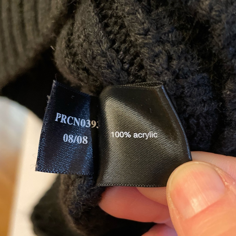 Limited Sweater - Picture 8 of 9